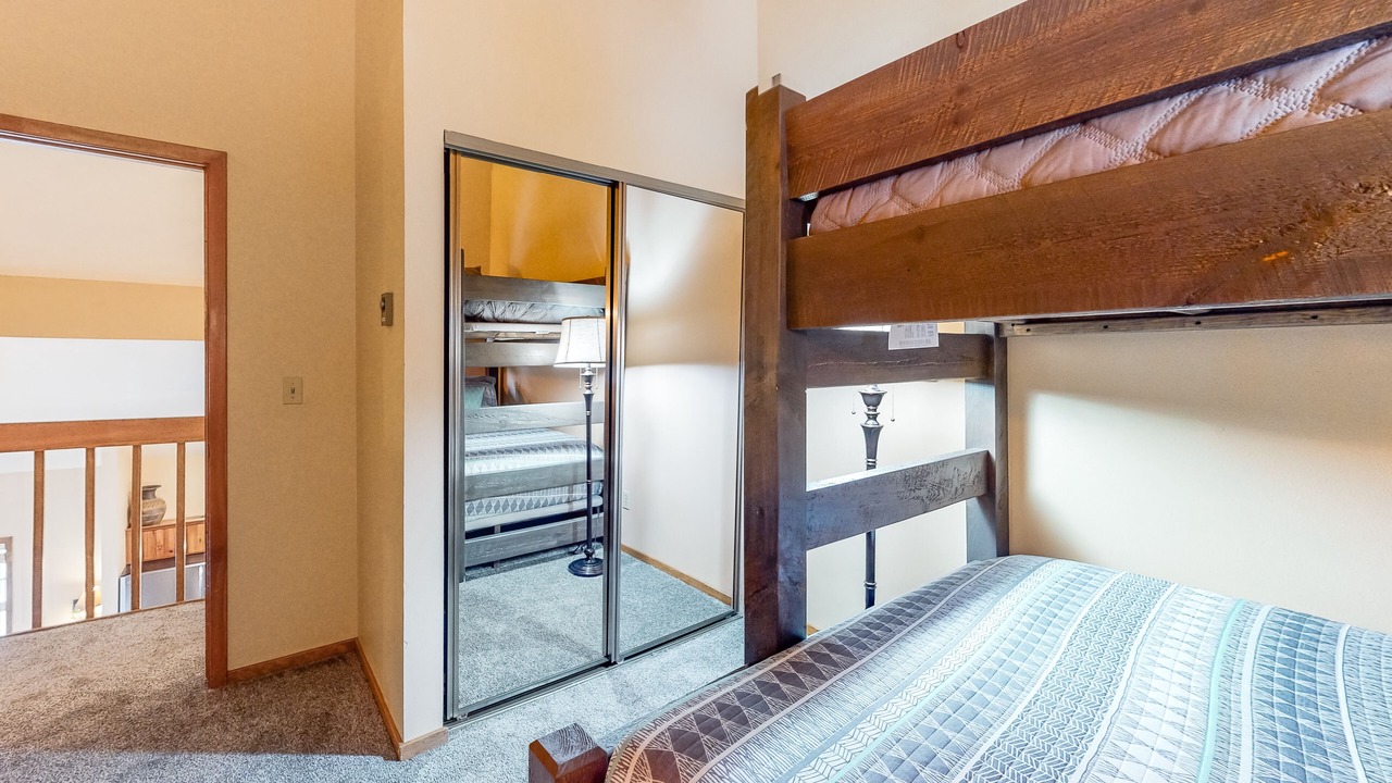 Photo of Bedroom in Four O'Clock