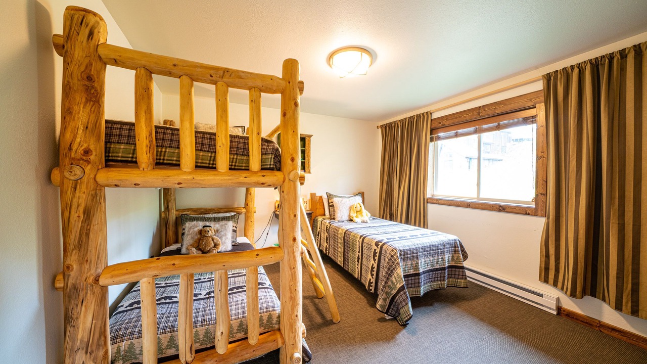 Photo of Bedroom in Crested Butte South
