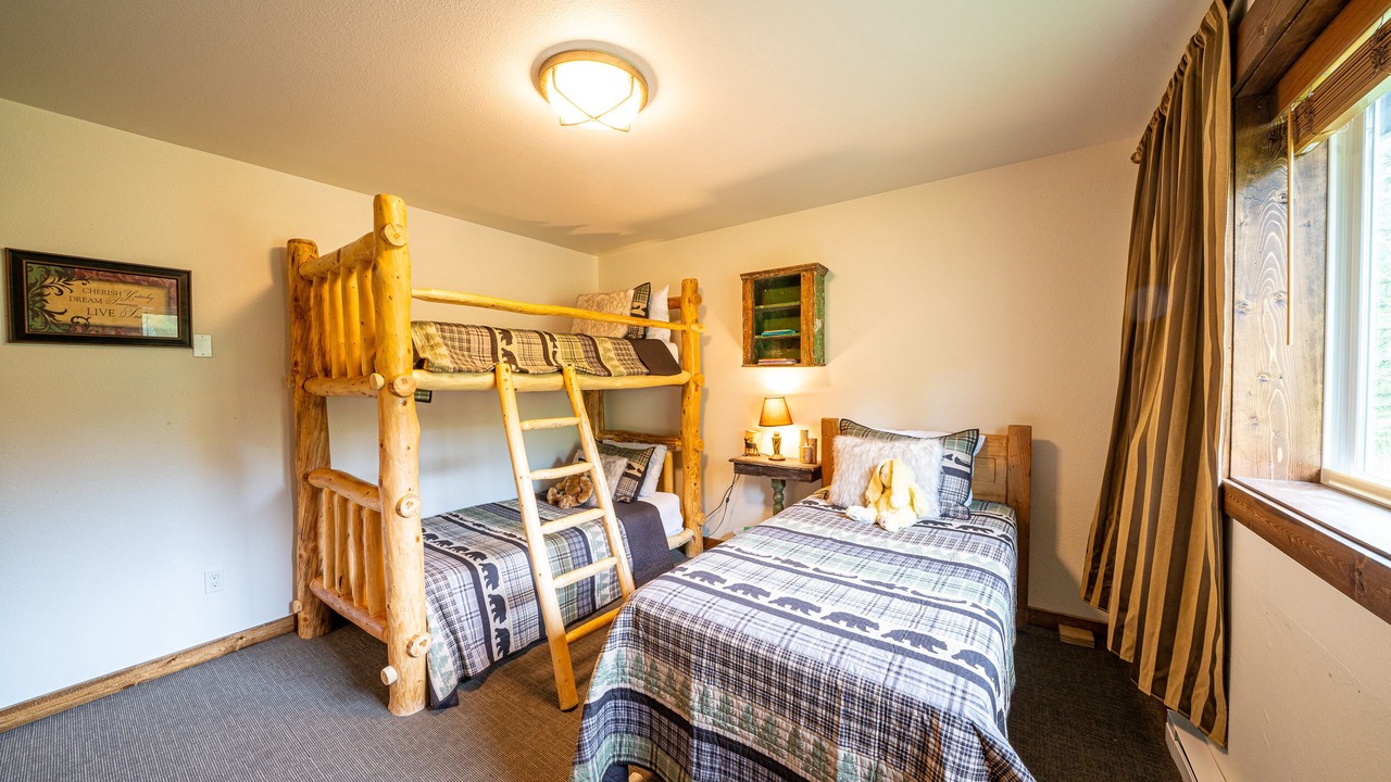 Photo of Bedroom in Crested Butte South