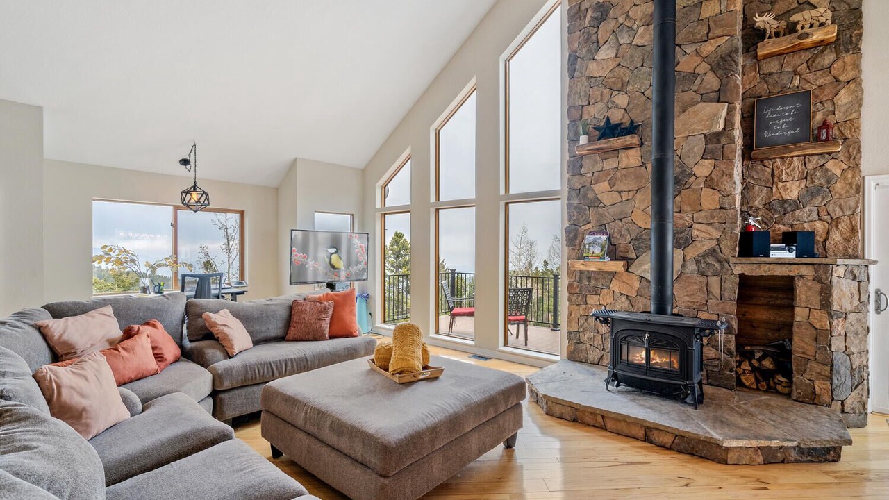 Photo of Livingroom in Evergreen