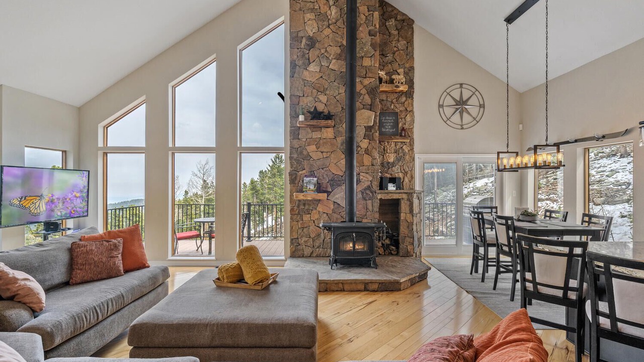 Photo of Livingroom in Evergreen