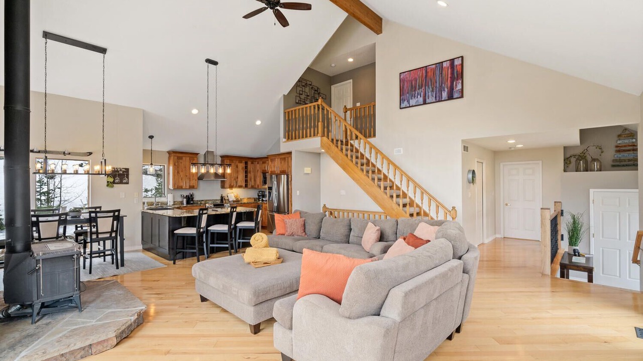 Photo of Livingroom in Evergreen
