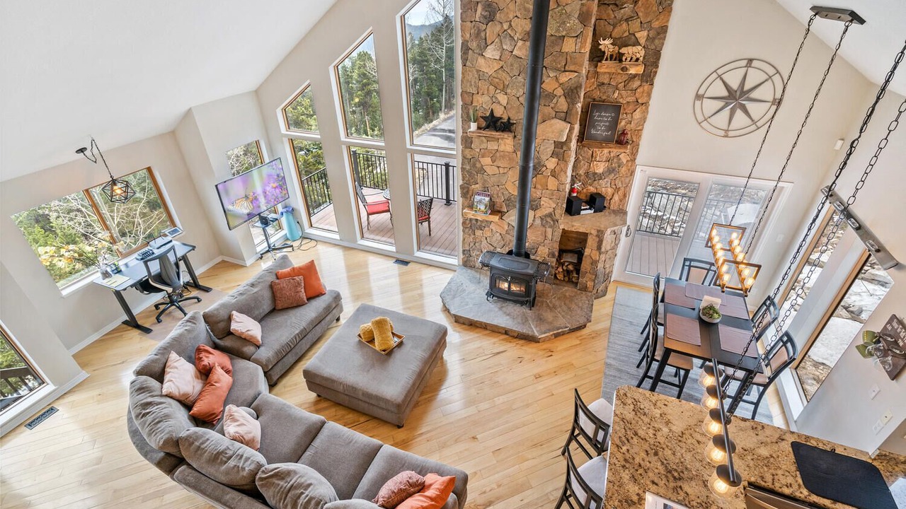 Photo of Livingroom in Evergreen
