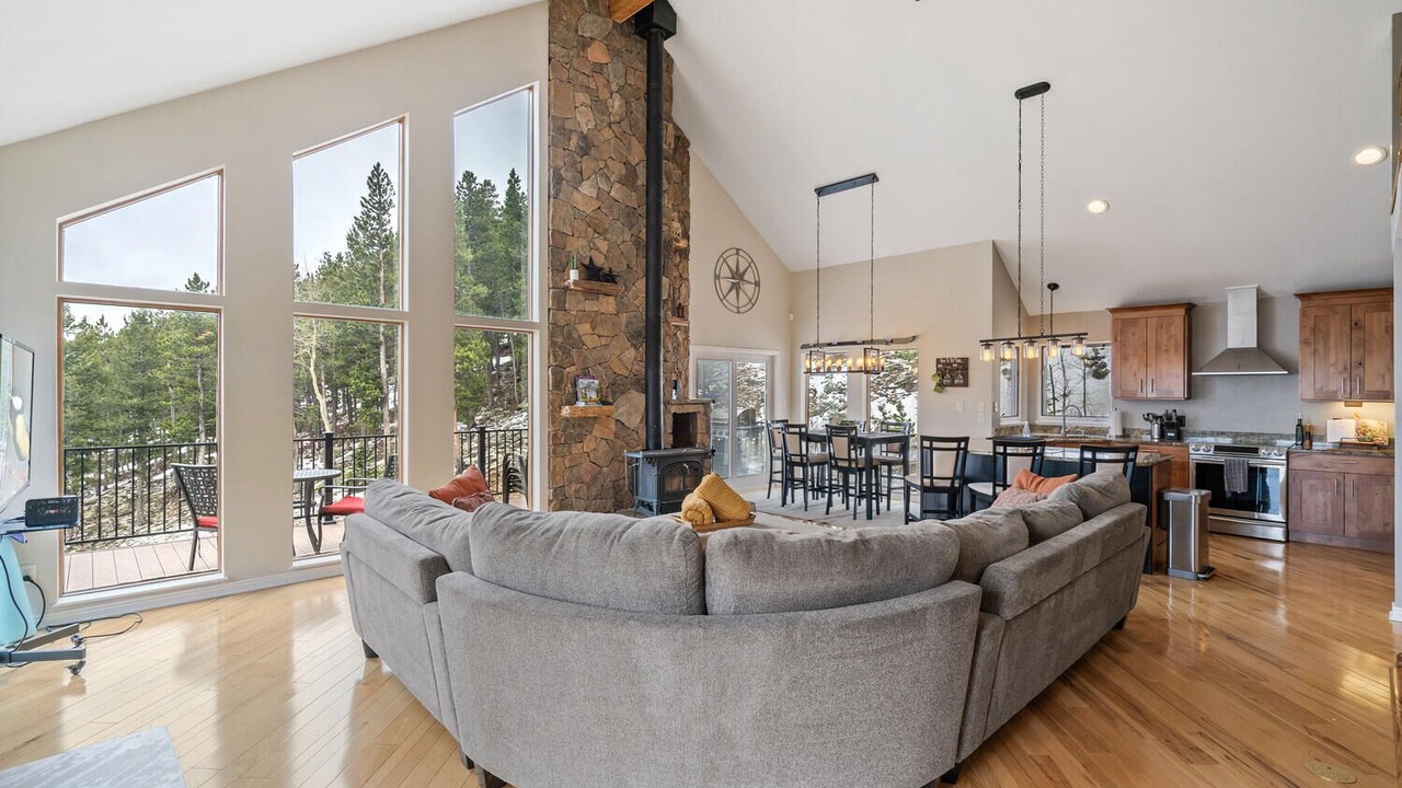 Photo of Livingroom in Evergreen