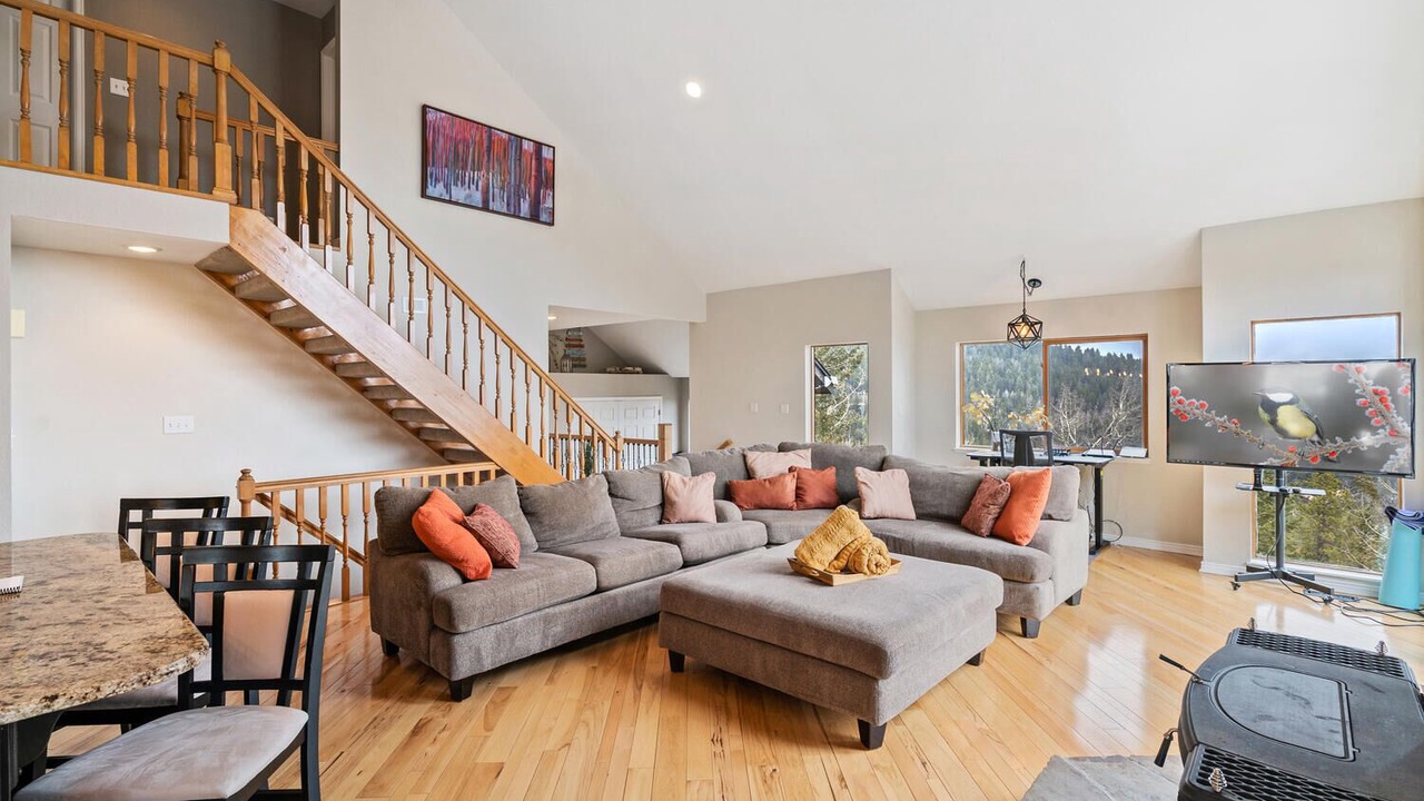 Photo of Livingroom in Evergreen