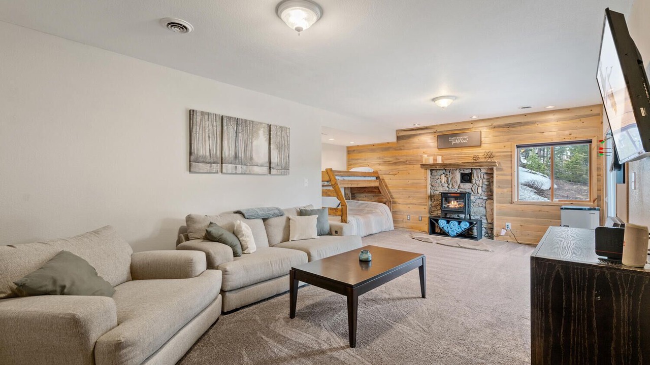Photo of Livingroom in Evergreen