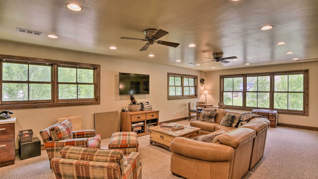 Photo of Livingroom in Lake City