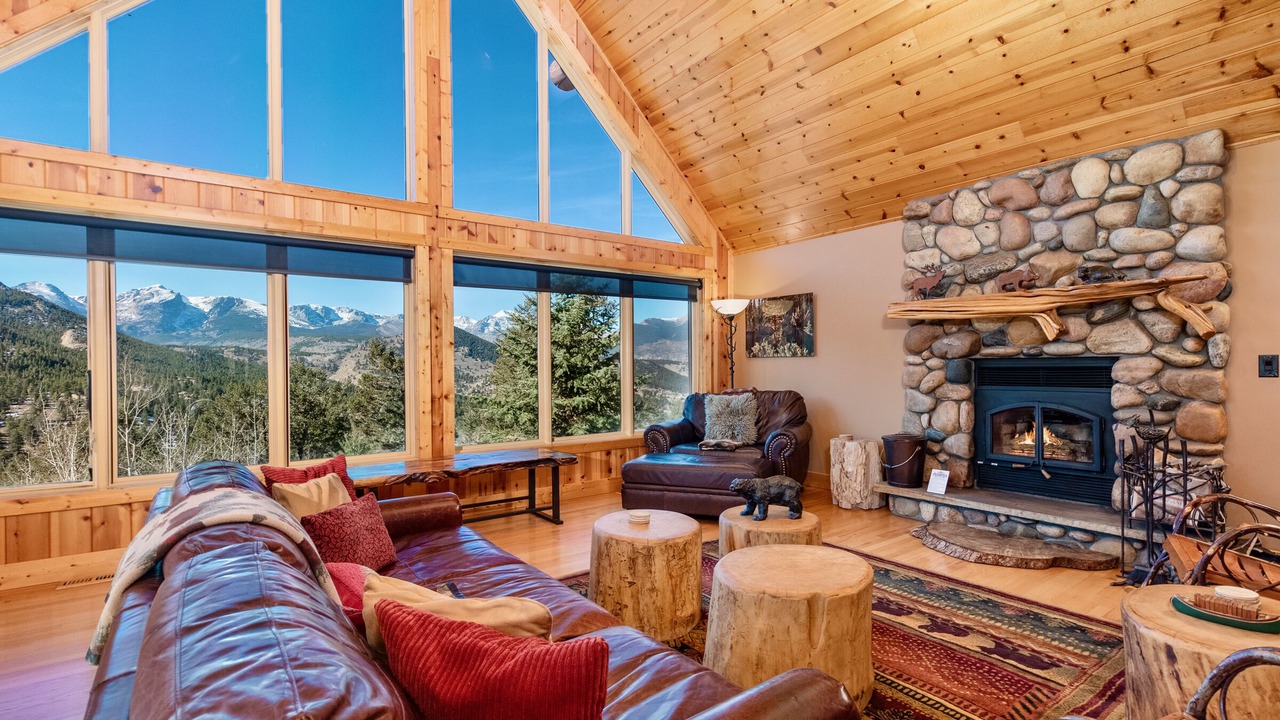 Photo of Livingroom in Windcliff Estates