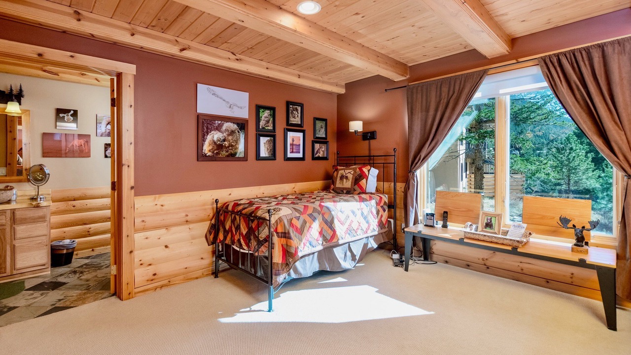 Photo of Bedroom in Windcliff Estates