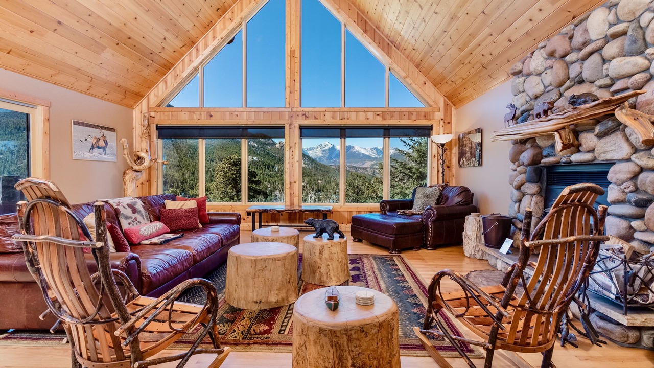 Photo of Livingroom in Windcliff Estates