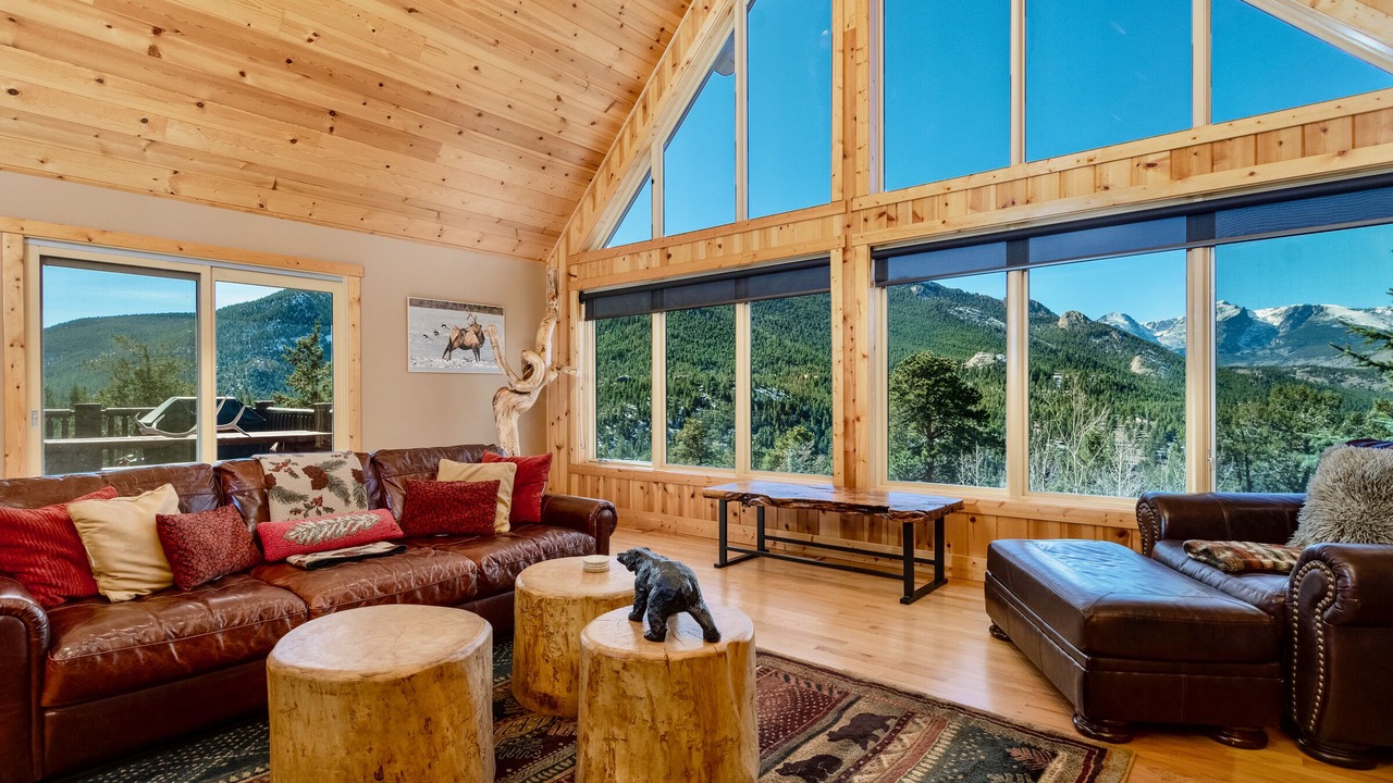 Photo of Livingroom in Windcliff Estates