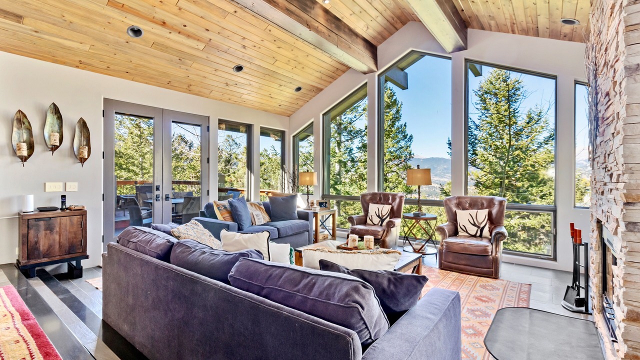 Photo of Livingroom in Windcliff Estates