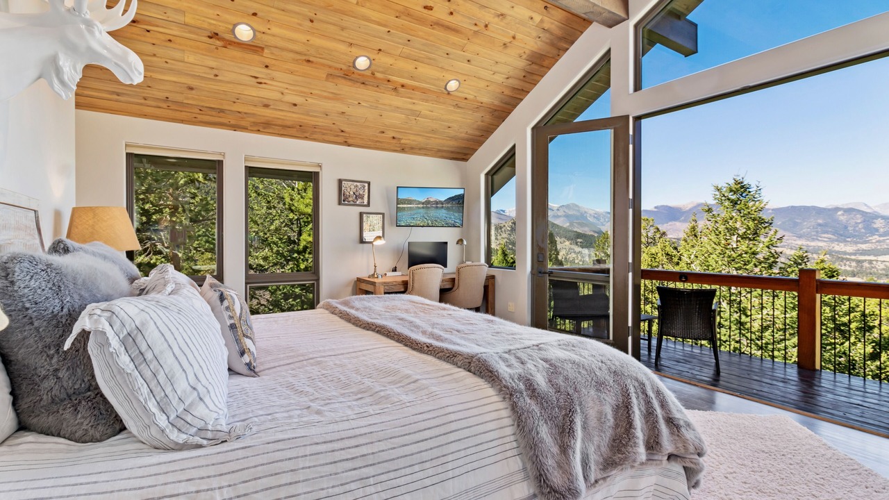 Photo of Bedroom in Windcliff Estates