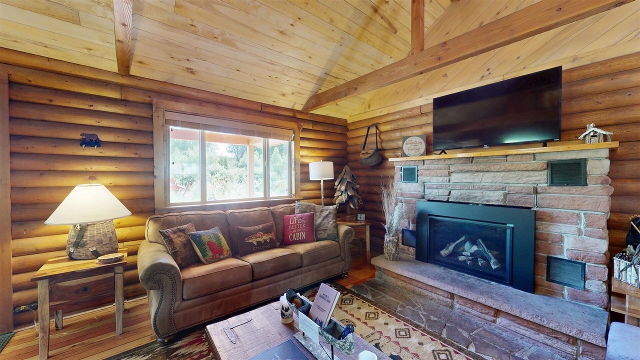 Photo of Livingroom in Gunnison