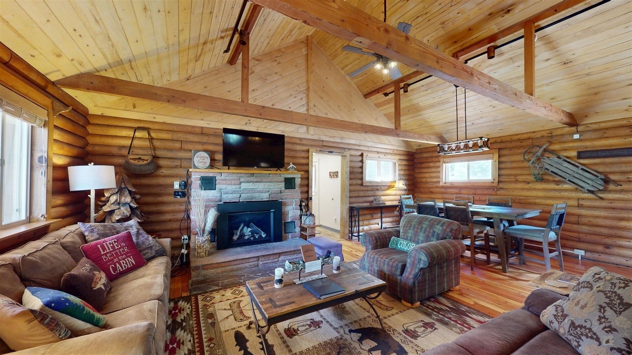 Photo of Livingroom in Gunnison