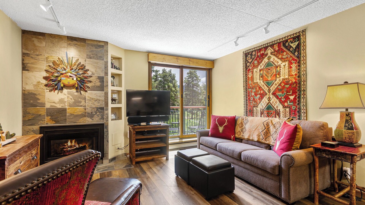 Photo of Livingroom in Peak 9