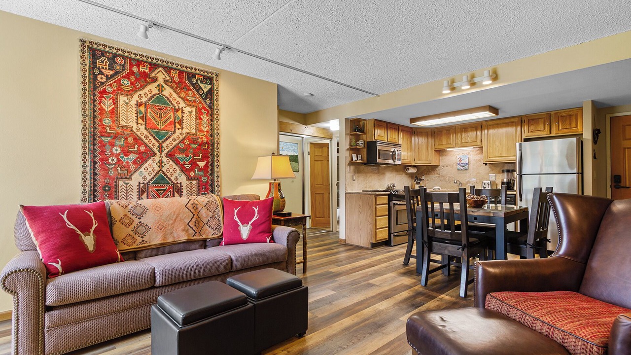 Photo of Livingroom in Peak 9