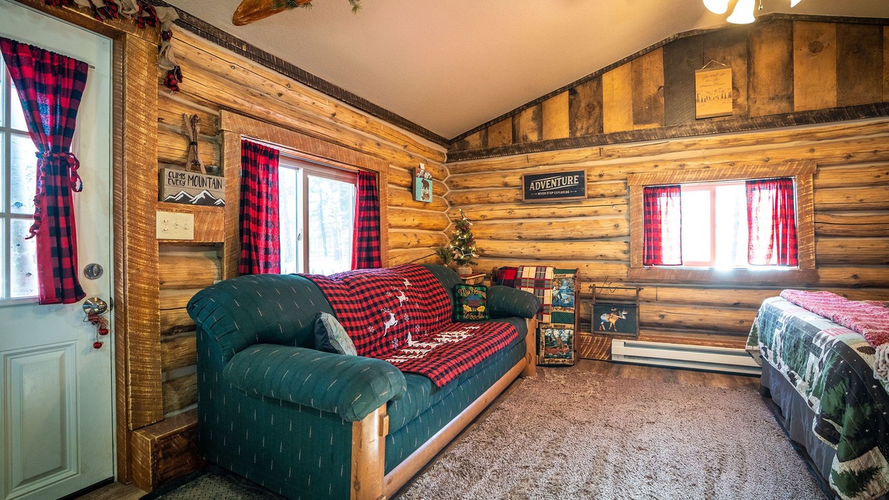 Photo of Livingroom in Divide