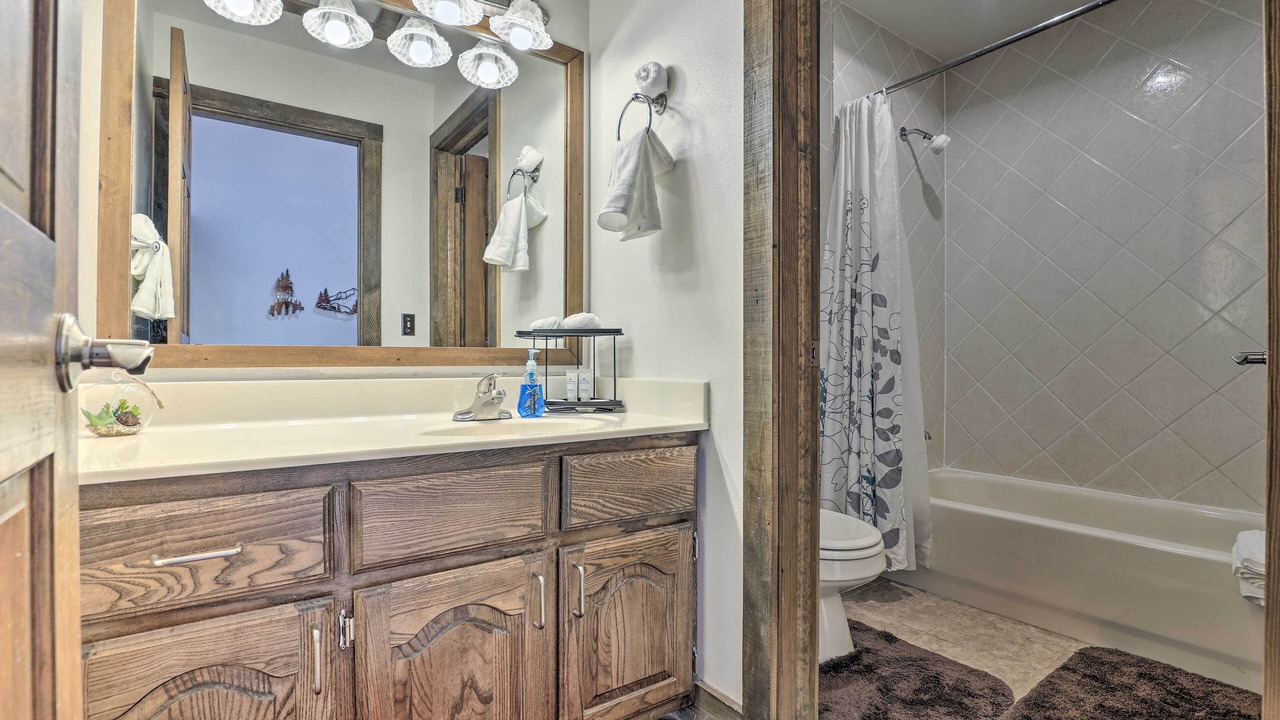 Photo of Bathroom in Summit Cove