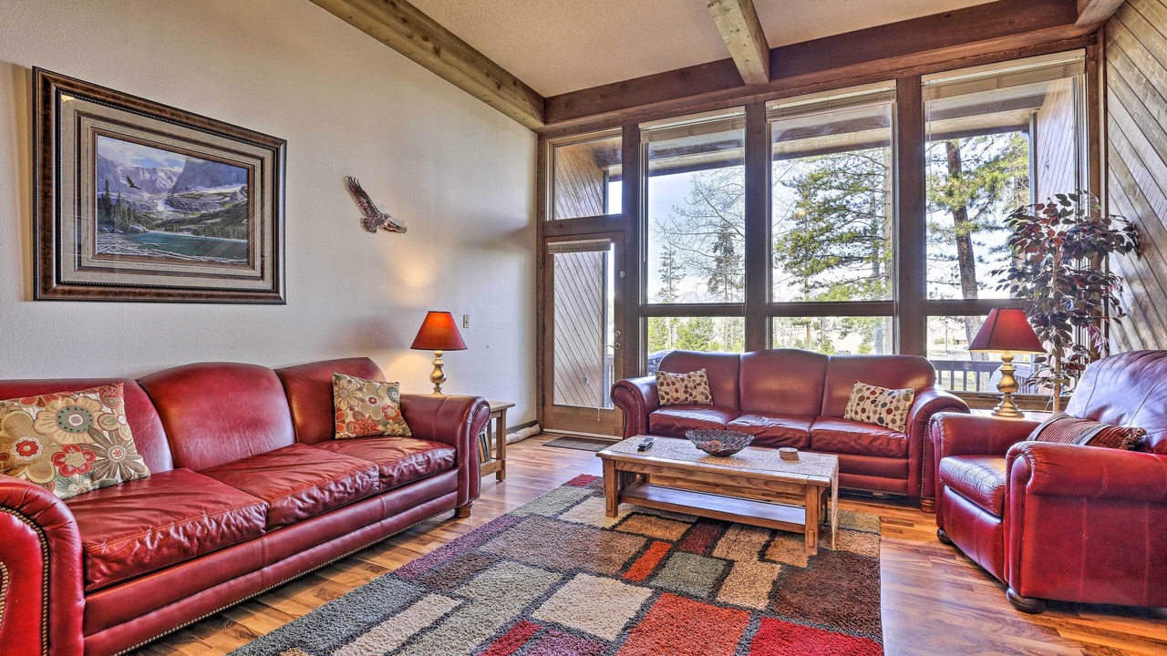 Photo of Livingroom in Summit Cove