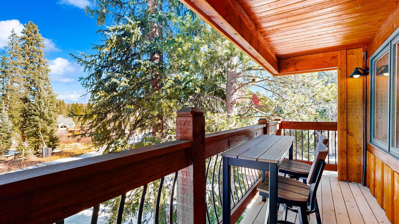 Photo of Outdoor in Four O'Clock