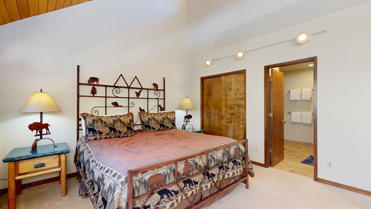 Photo of Bedroom in Four O'Clock