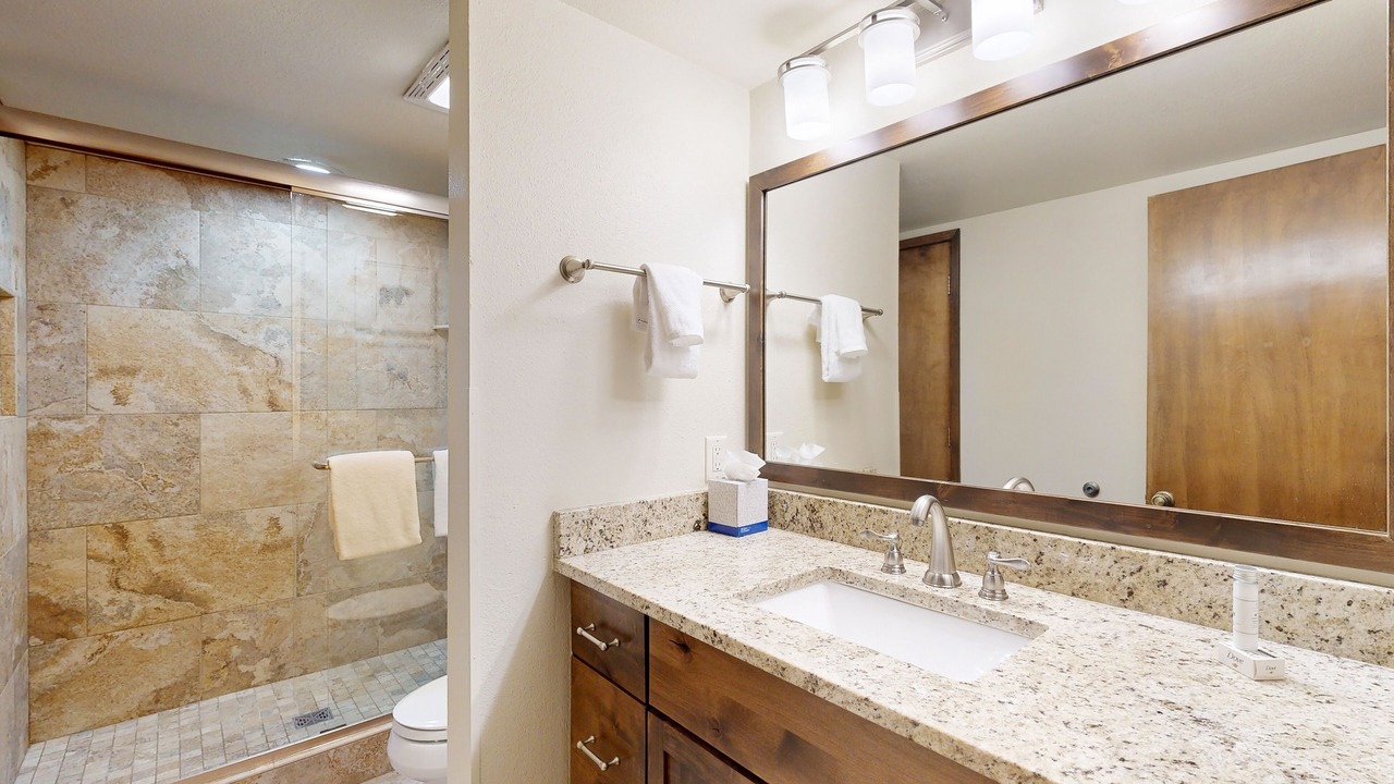 Photo of Bathroom in Four O'Clock