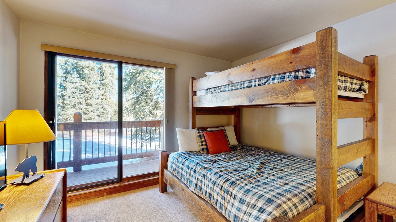 Photo of Bedroom in Four O'Clock
