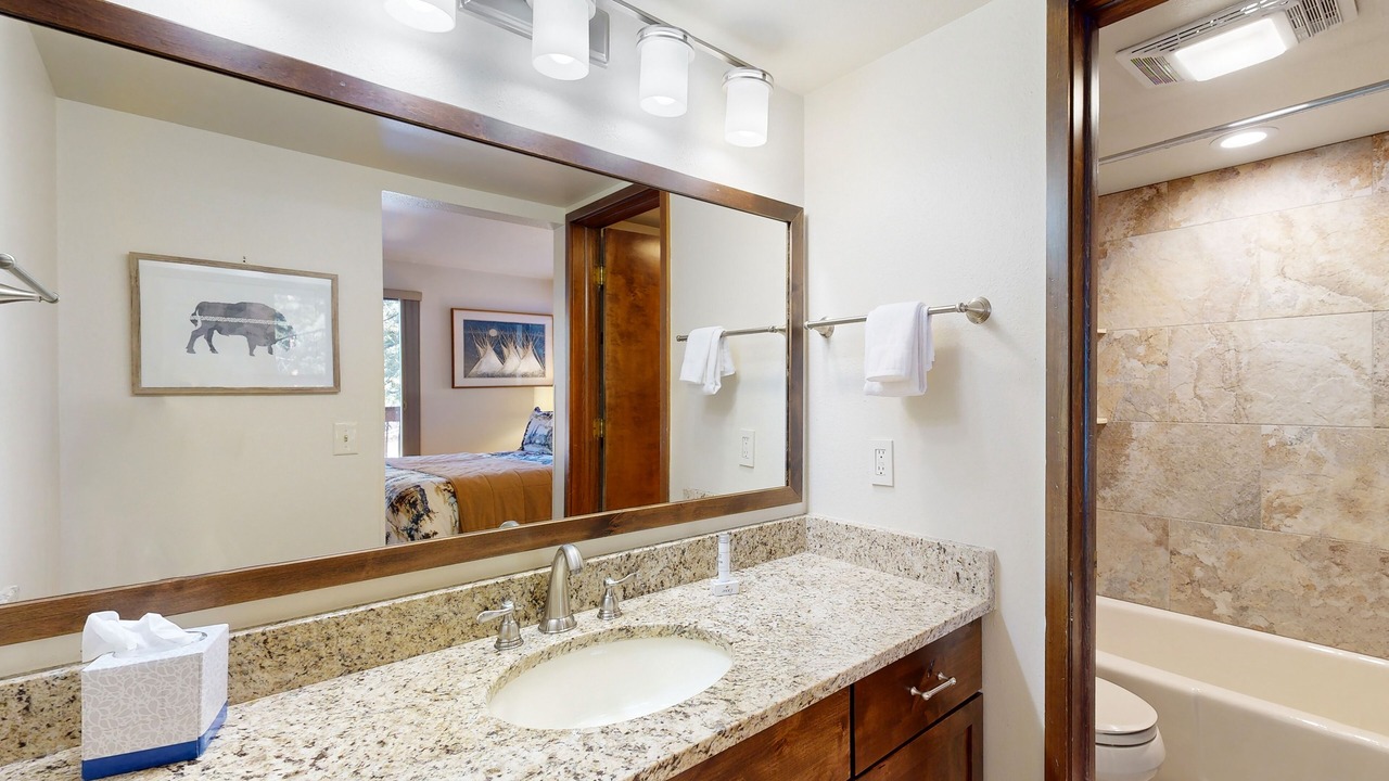 Photo of Bathroom in Four O'Clock