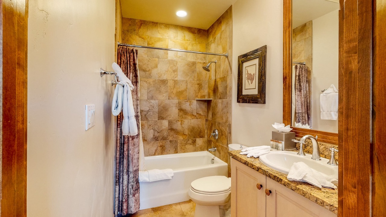 Photo of Bathroom in Four O'Clock