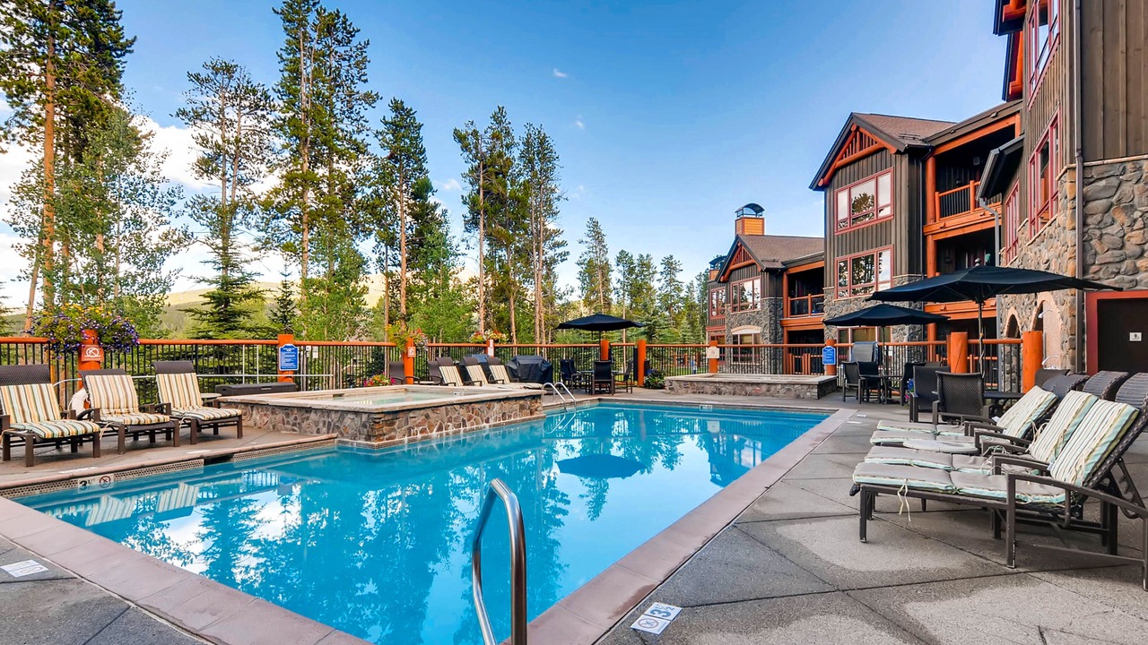 Photo of Outdoor in Four O'Clock