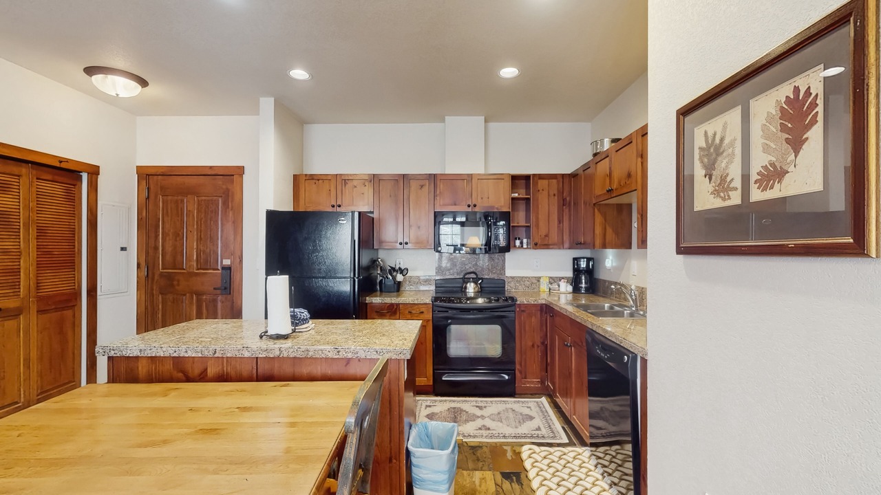 Photo of Kitchen in Peak 9