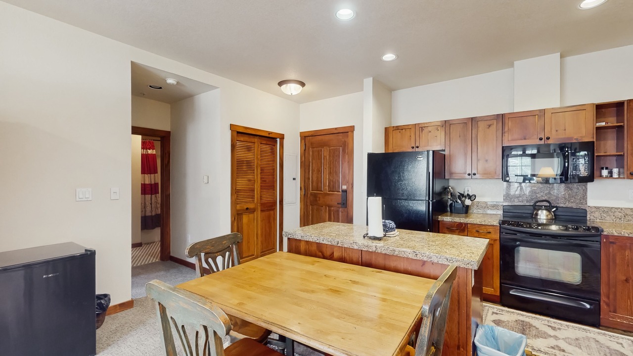 Photo of Kitchen in Peak 9