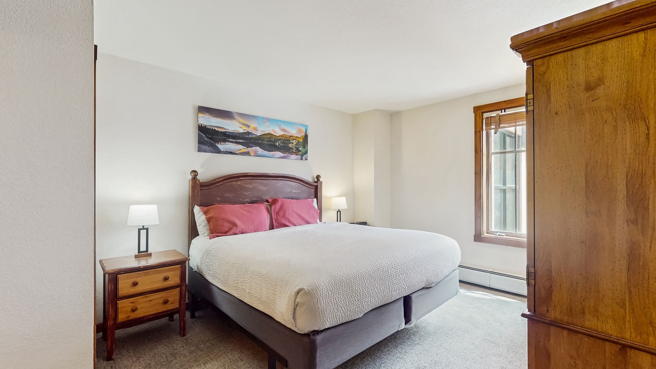 Photo of Bedroom in Peak 9