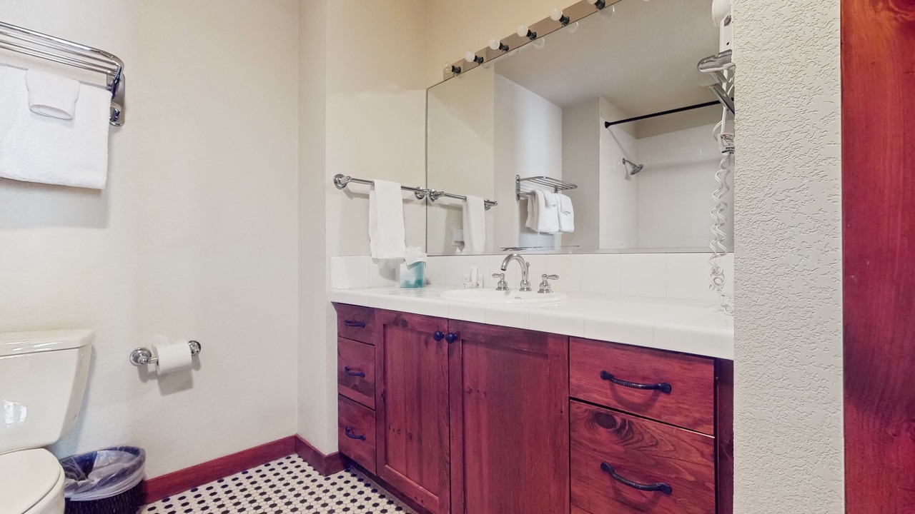 Photo of Bathroom in Peak 9