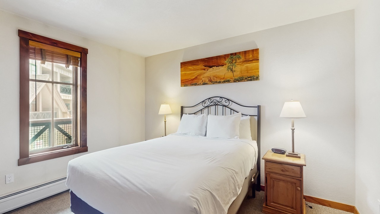 Photo of Bedroom in Peak 9