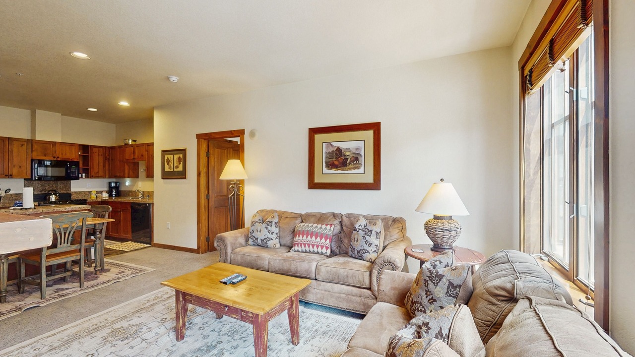 Photo of Livingroom in Peak 9