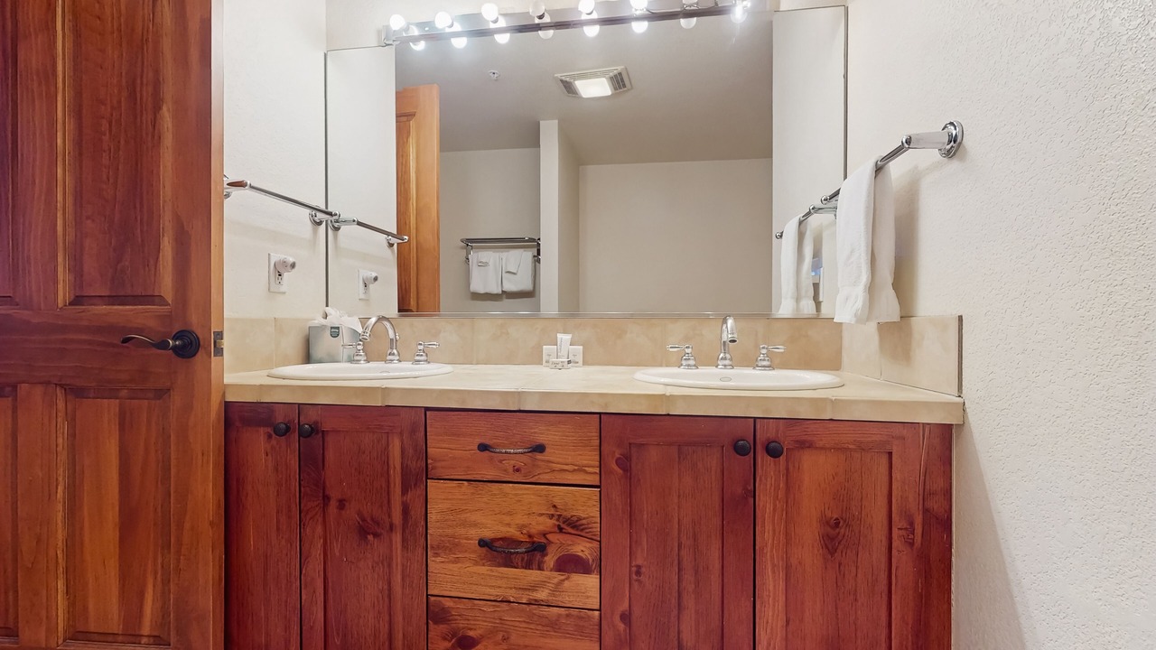 Photo of Bathroom in Peak 9
