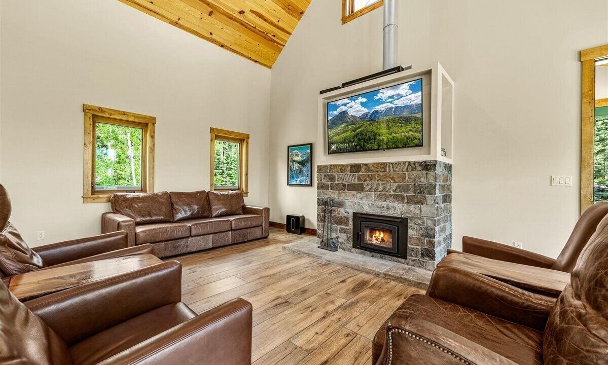 Photo of Livingroom in Columbine Lake