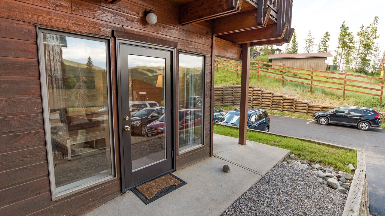 Photo of Outdoor in Four O'Clock