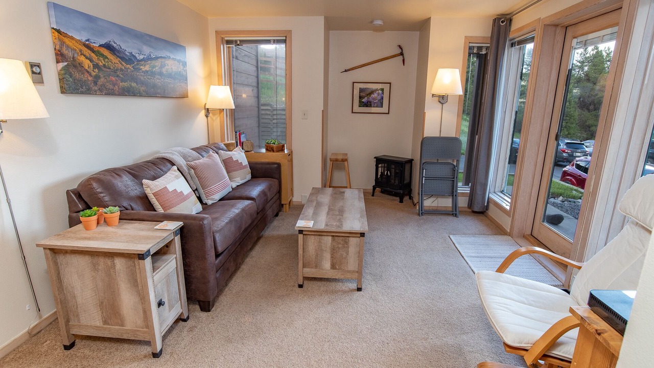 Photo of Livingroom in Four O'Clock