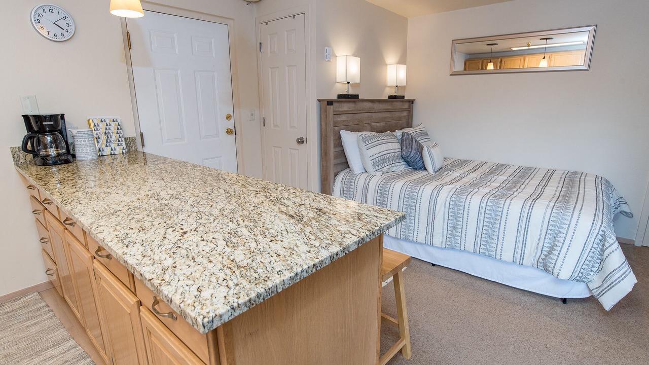 Photo of Bedroom in Four O'Clock