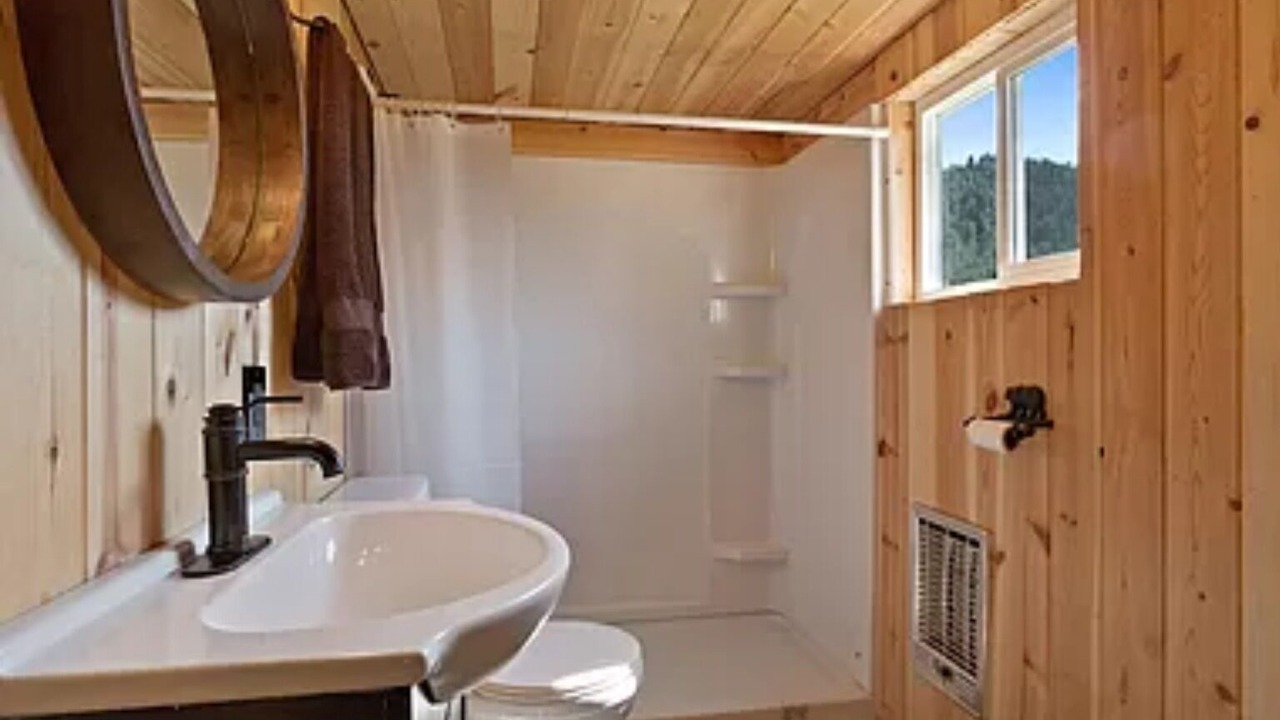 Photo of Bathroom in Pine