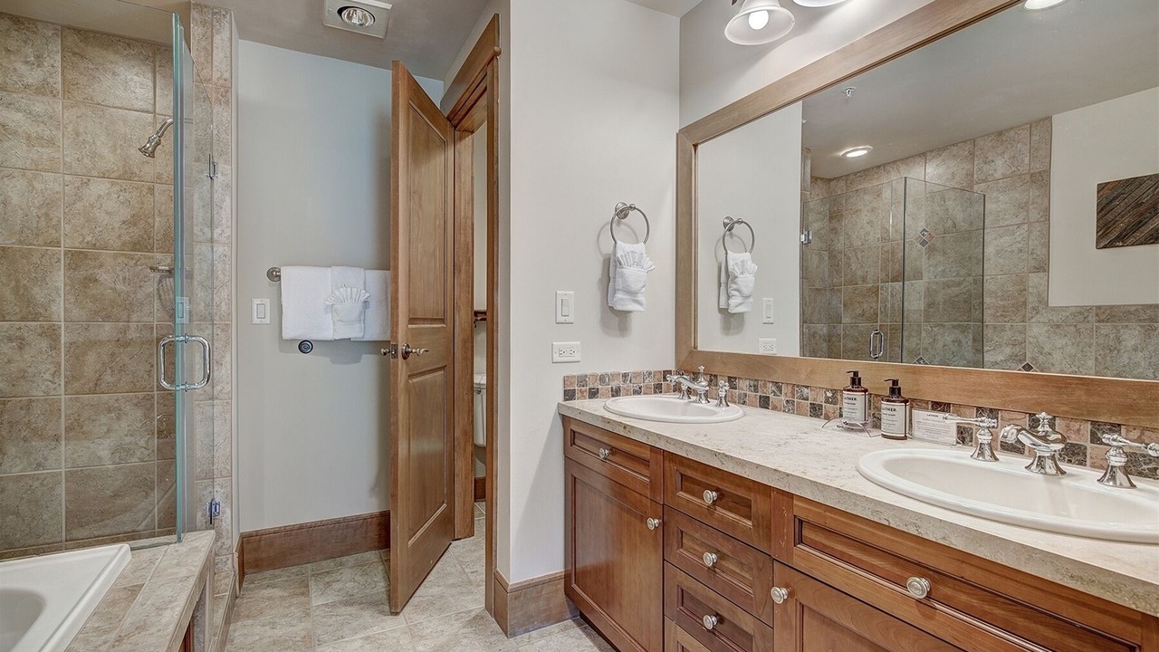 Photo of Bathroom in River Run