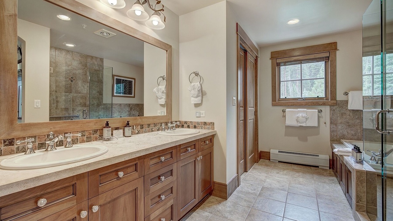 Photo of Bathroom in River Run
