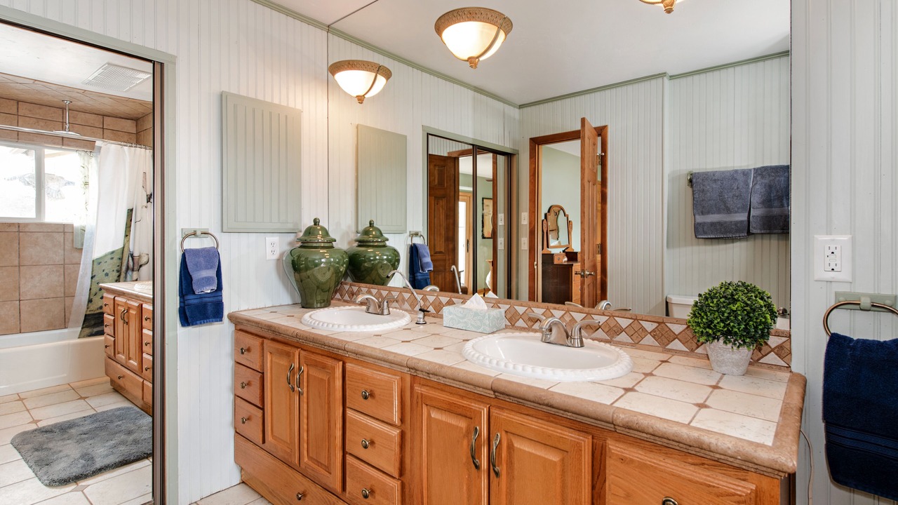 Photo of Bathroom in Carbondale