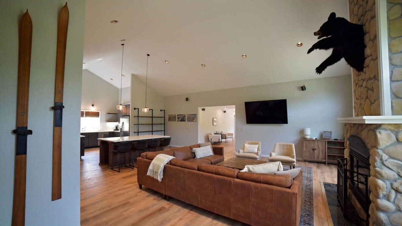 Photo of Livingroom in Three Peaks
