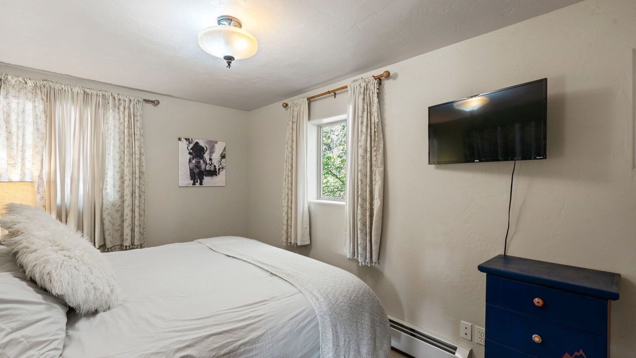 Photo of Bedroom in Los Ranchitos Estates