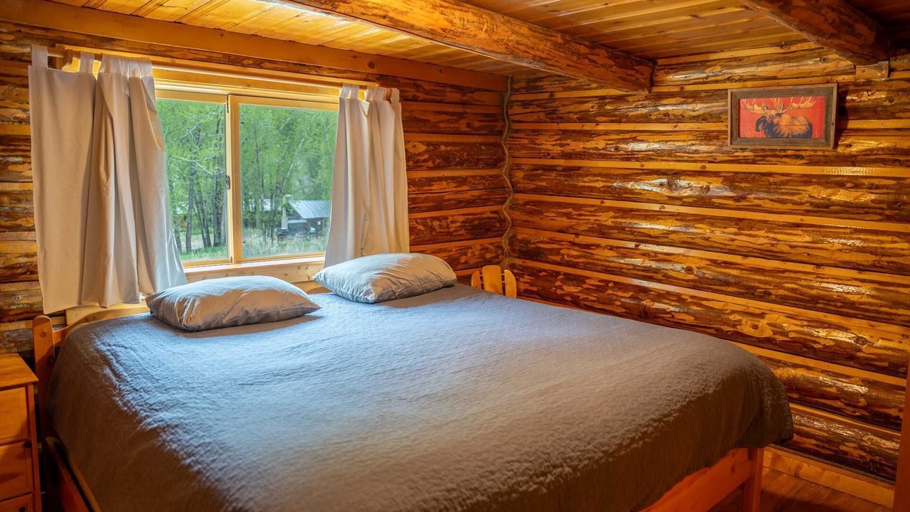 Photo of Bedroom in Lake City