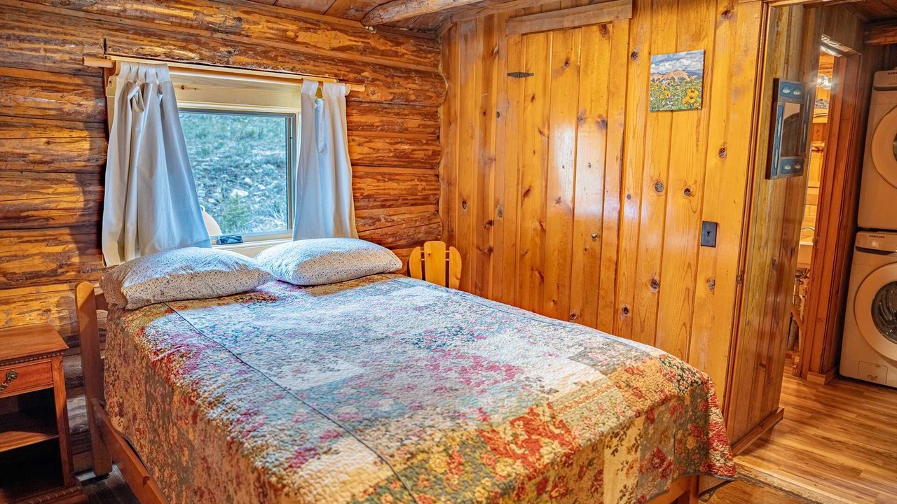 Photo of Bedroom in Lake City